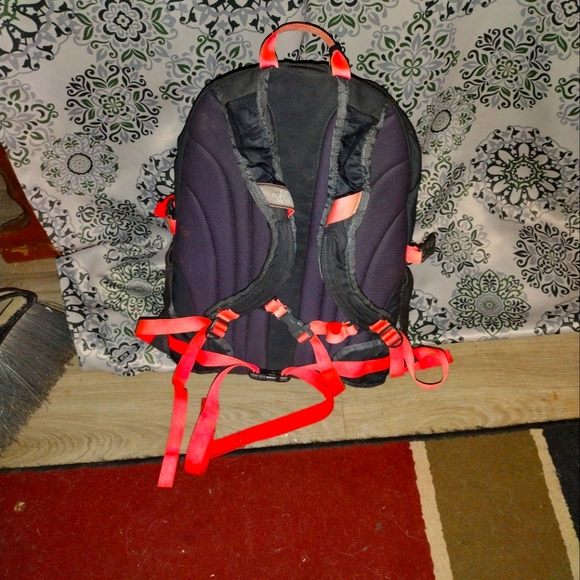 Northface back pack - Picture 2 of 2